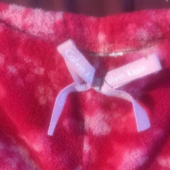 Calvin Klein Super Cute Pink Fuzzy Pyjama Pants Size 7/8 Girl - Picture 3 of 4